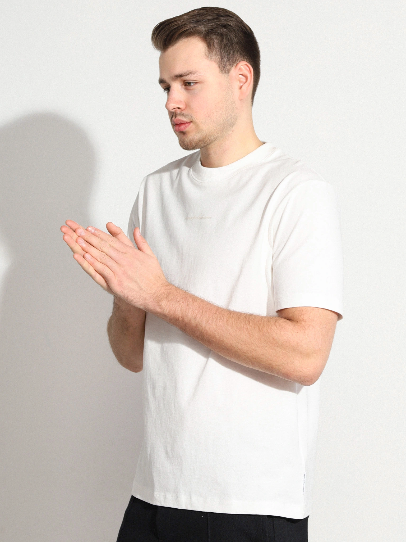 Футболка белого цвета из хлопка